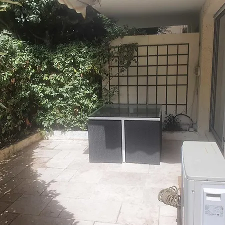 فندق Charming 42m With Terrace In The Center سان تروبيه